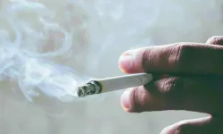 Sigara kullananlar telefonuna baksın