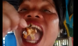 Bu kadarı da pes dedirtti: İzlenme uğruna zehirli yengeci yedi! Sonu kötü bitti...