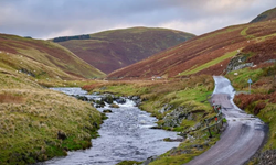 Her 24 saatte sadece 12 araç içeri alınabiliyor..