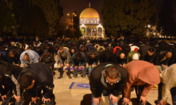 İşgalin gölgesindeki Aksa'da 60 bin kişilik direniş
