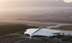 Dev bir kuşu andıran havaalanı yolcularını kabul etmeye başladı! İnşaatı 17 yıl gibi uzun bir süreye yayıldı..