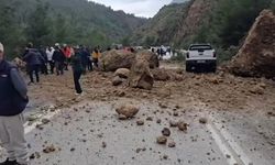 Isparta-Antalya Hattında Kaya Teyakkuzu: Heyelan Sonrası Yol Açıldı