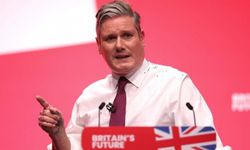 İngiltere'de iktidar partisi 95 yıllık sandalyesini kaybetti