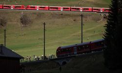 80 yolcuyu taşıyan tren raydan çıktı!