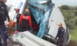 Yolcu otobüsü devrildi: Çok sayıda ölü ve yaralı var