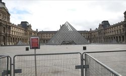 Louvre Müzesi Alarm Veriyor!