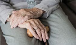 Yaşlılara uzun süreli bakım sigortası geliyor