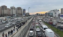 İstanbul'da iftar öncesi trafik kilitlendi!