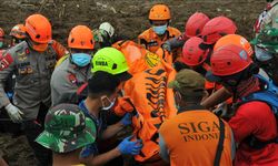 Endonezya'daki toprak kaymasında ölü sayısı yükseldi!