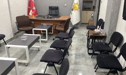 AK Parti Marmara İlçe Başkanlığı binasına taşlı saldırı!