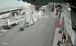 Sahipsiz köpeğin kovaladığı üniversite öğrencisine otobüs çarptı!