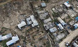 İdlib'de şiddetli yağışlar nedeniyle 300 çadır kullanılamaz hale geldi!