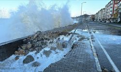 İnebolu ilçesinde fırtına sahilde hasara yol açtı!