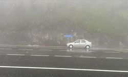 Bolu Dağı geçişinde sis ve sağanak etkili oldu