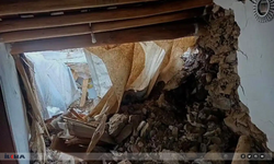 Batman'da heyelan: Toprak kütlesi bir evin üzerine düştü