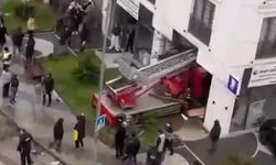 Büyükçekmece’de vinç iş yerine girdi