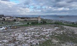 Tarihin gölgesinde moloz yığınları: Kazlıçeşme meydanı kirlilikle pençeleşiyor