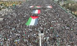 Yemen'de dev destek gösterisi: Filistin, Lübnan ve İran için tek ses