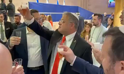 Siyonistler idam yasasını içki ve tatlıyla kutladı