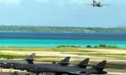 İlk kez... İran 4 bin km uzaklıktaki üsse füze attı