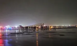 Uçak ile itfaiye aracı çarpıştı