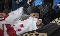 Lübnan'da şehid edilen sağlık görevlileri için cenaze töreni düzenlendi