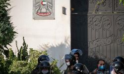 BAE Tahran'daki büyükelçiliğini kapattı