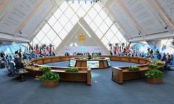 Endonezya'daki D-8 zirvesi ertelendi!