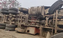 50 ton uçak yakıtı taşıyan tanker devrildi