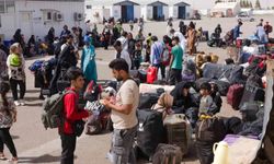 1 yılda kaç milyondan fazla Afgan mülteci evine döndü?