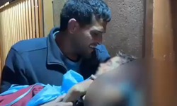 Gazze'de bombardımanda bina çöktü: Yaralılar ve şehitler var