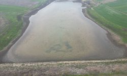 Kuruyan gölet yağışlarla yeniden doluyor