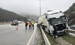 Freni boşalan tır refüje çıktı