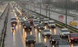 İstanbul'da yağış! Trafik yoğunluğu yaşanıyor