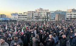 İran halkı sokaklara çıktı: ABD'ye ölüm