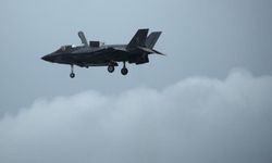 ABD'ye ait F-35 savaş uçağı vuruldu: Acil iniş yaptı!