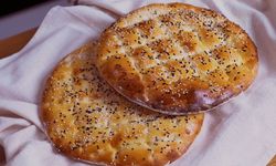 Bayatlayan Ramazan pidesini fırından yeni almış gibi yapan üç yöntem