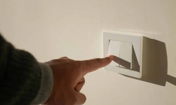 Dün gece binlerce evin ışıkları ardı ardına açıldı