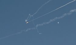 Dubai'de hava savunma sisteminin müdahalesi sonucu 4 kişi yaralandı