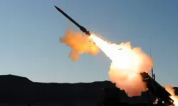 Komşu ülkede füzeler patlıyor! Askeri üs ve petrol sahaları vuruluyor