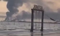 İran bombardıman altındayken salıncakta sallanan kızın videosu viral oldu