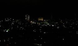 Ülkenin ulusal elektrik sistemi tamamen çöktü, karanlığa büründü