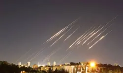 İran ABD askerlerinin toplanma noktasını vurdu: Onlarca ölü var