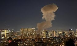 İran füzesi Tel Aviv'i vurdu! İşte o anlar...