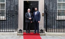 Suriye Cumhurbaşkanı Şara, İngiltere Başbakanı ile görüştü!