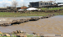 Diyarbakır'da yol su altında kaldı, diyaliz hastası saatlerce bekledi!