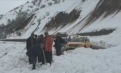 Çığ nedeniyle ulaşıma kapanan Karlıova-Yedisu kara yolu açıldı!