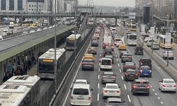İstanbul'da bayram tatilinin ardından ilk iş gününde trafik yoğunluğu