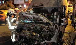 Park halindeki araçlar küle döndü: Kundaklama şüphesi