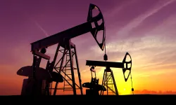 Petrol bir ayın zirvesinde